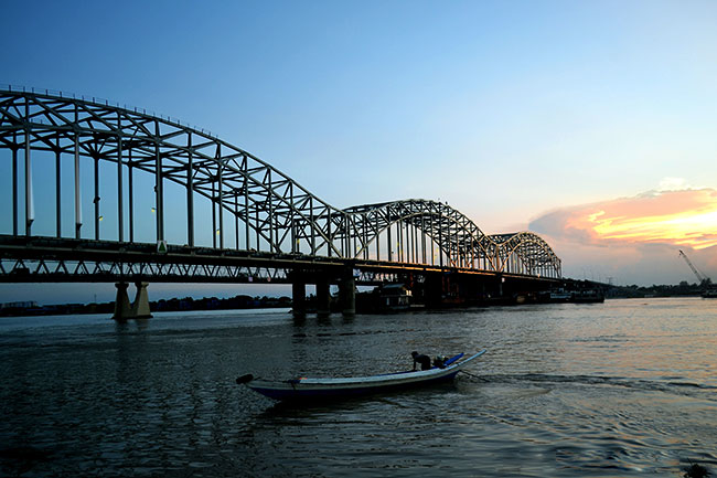 天津机械进出口有限公司——承建的缅甸仰光博茵瑙二号特大桥.jpg